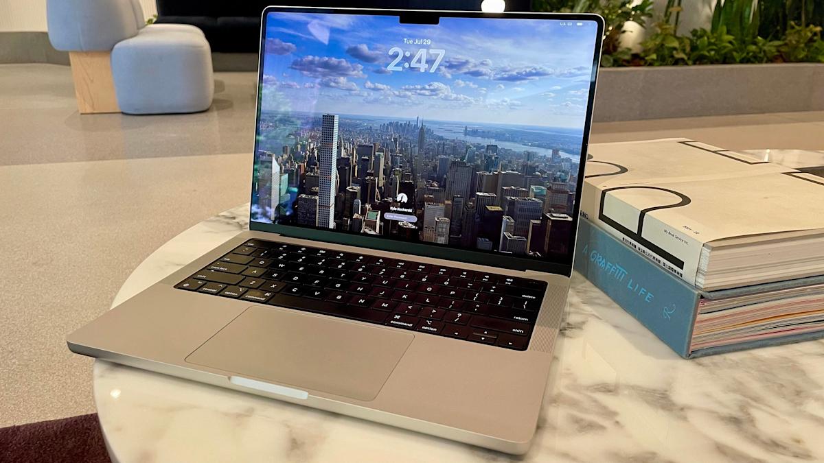 Apple's Next M6 MacBook Pro to Feature Touchscreens, Report Says