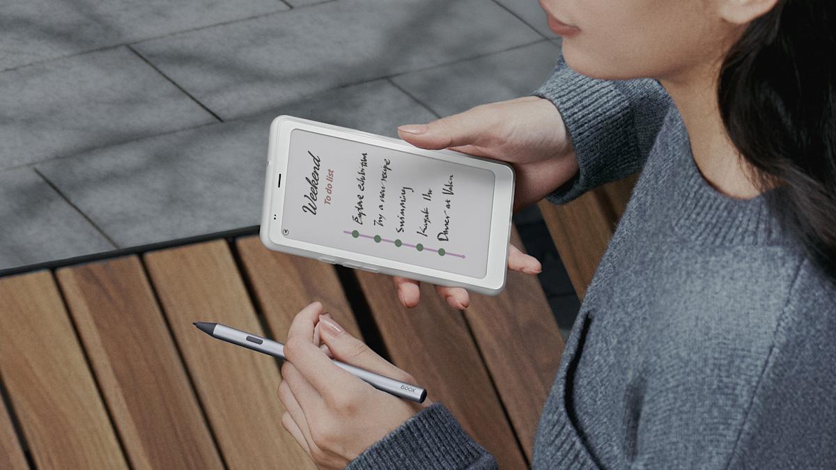 Boox enhances Palma E Ink device with color and 5G features