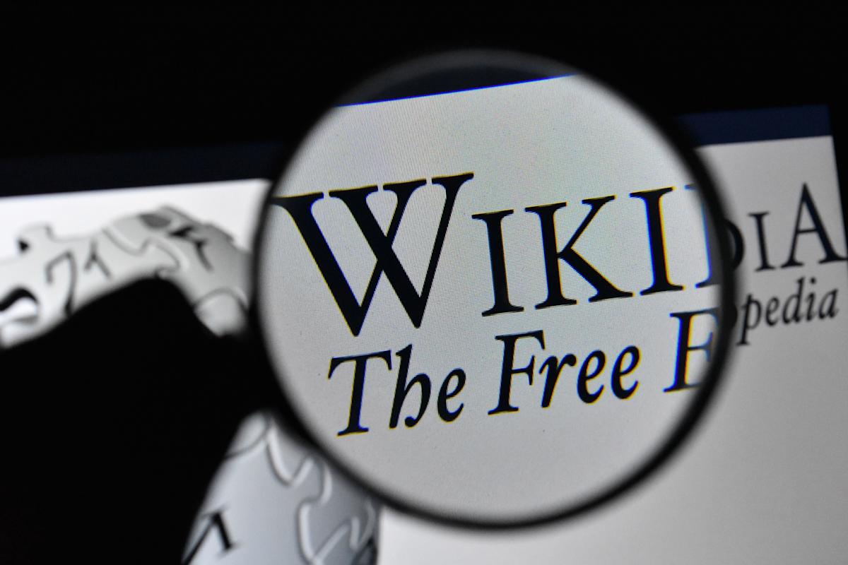 Wikimedia: AI Bots and Summaries Reduce Wikipedia Traffic